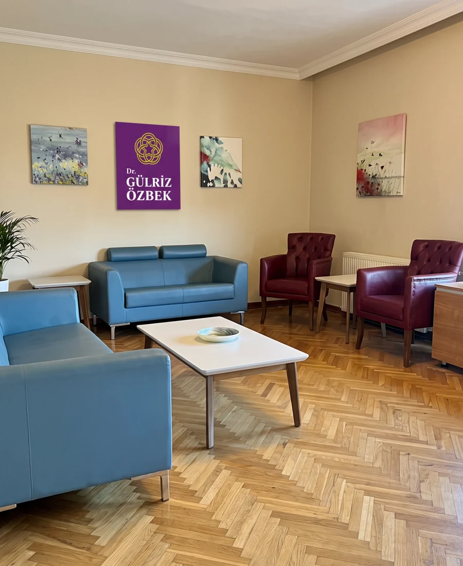 Alsancak klinik bekleme köşesi